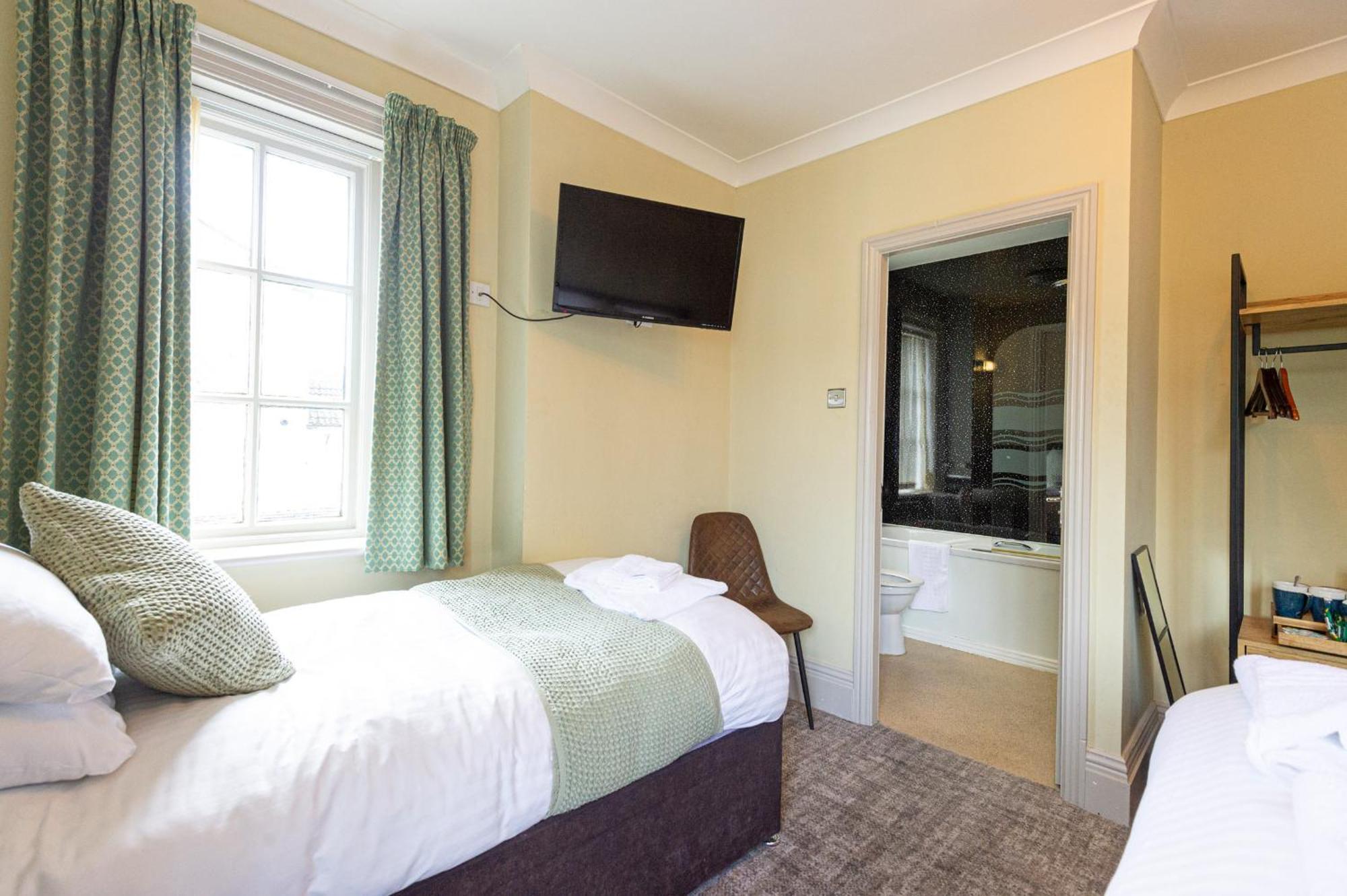 Fox Hotel 3*
